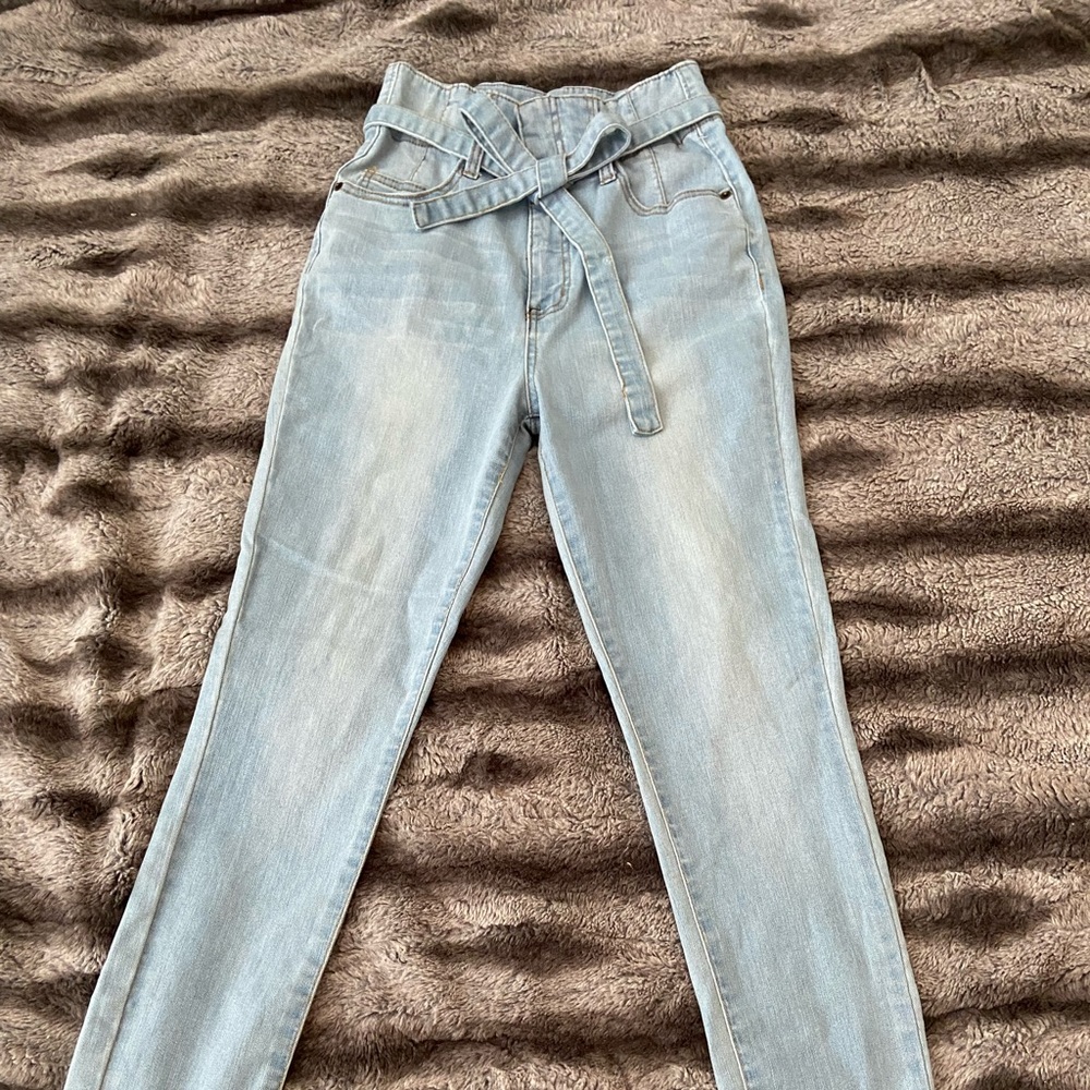 Light washed high waisted skinny Jean